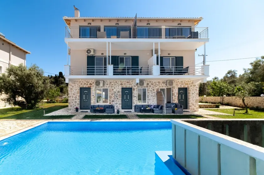 Apartment with Pool View, Sea View, Wi-Fi & Terrace - Image 1
