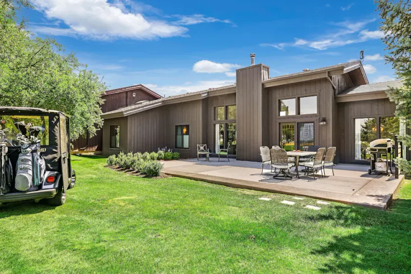 Large Townhouse on 18th green beautiful location near canyon, quiet neighborhood - Image 1