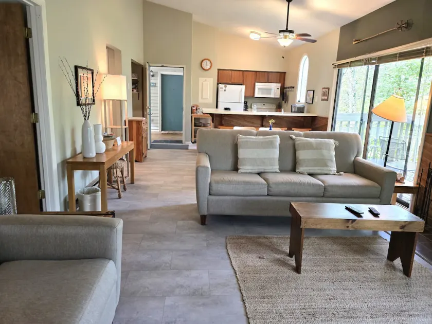 Updated! Cozy and clean two bedroom condo. - Image 1