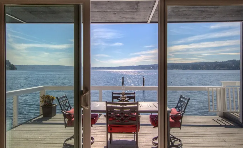 Captain's House- Luxury Beachfront Home. 2 Levels for group fun or privacy - Image 1
