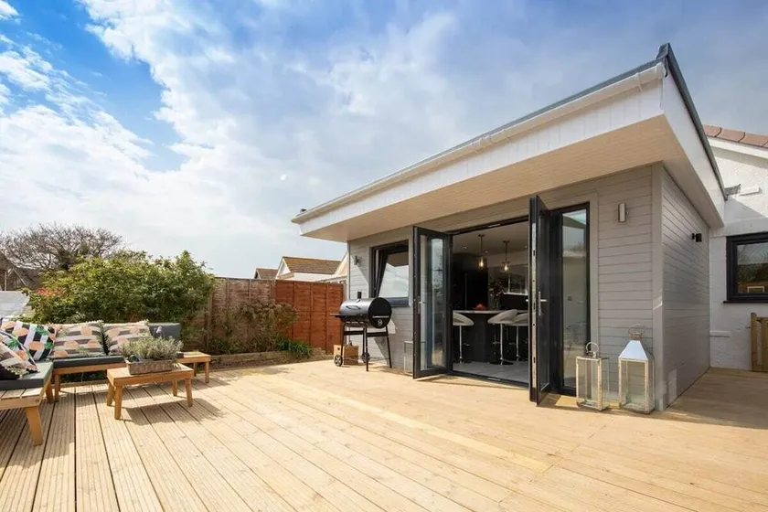 Seaside Serenity: 3-Bed, Deck & Garden, Near Shore - Image 1