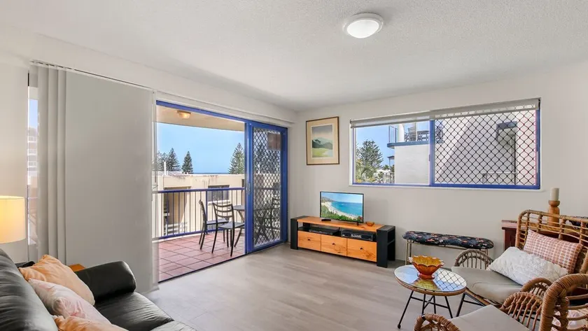 Jade Waters U4 5 Latona Ave - Image 1