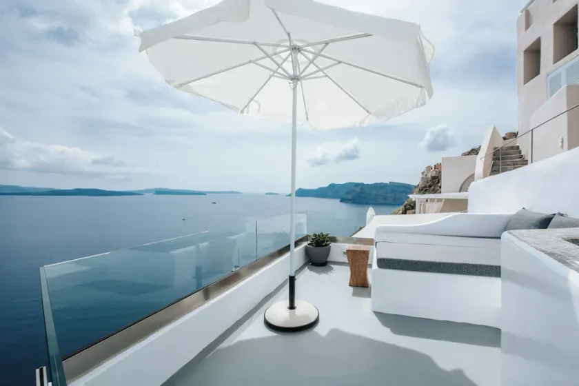Standard Cave Villa with Outdoor Hot Tub - Image 1