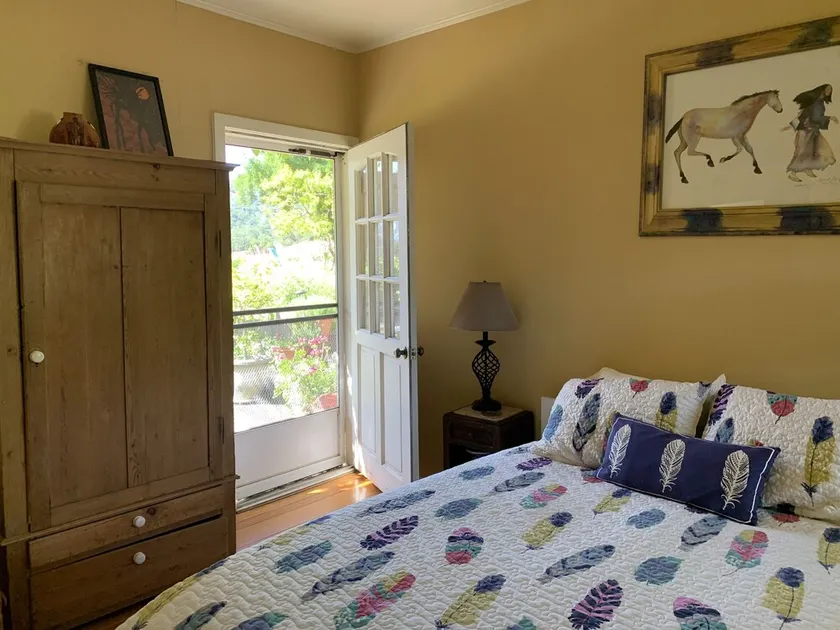RustRidge Bed and Breakfast - Poolside Room - Image 1