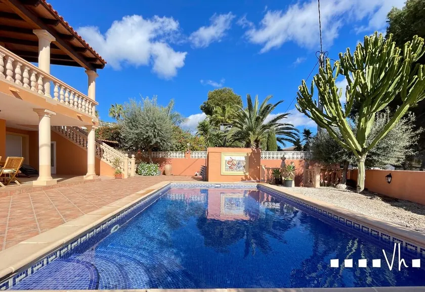 Villa CARRASQUETA in Moraira &ndash; 5 bedrooms, private pool, barbecue and terraces with views. 800 metres from the beach. - Image 1