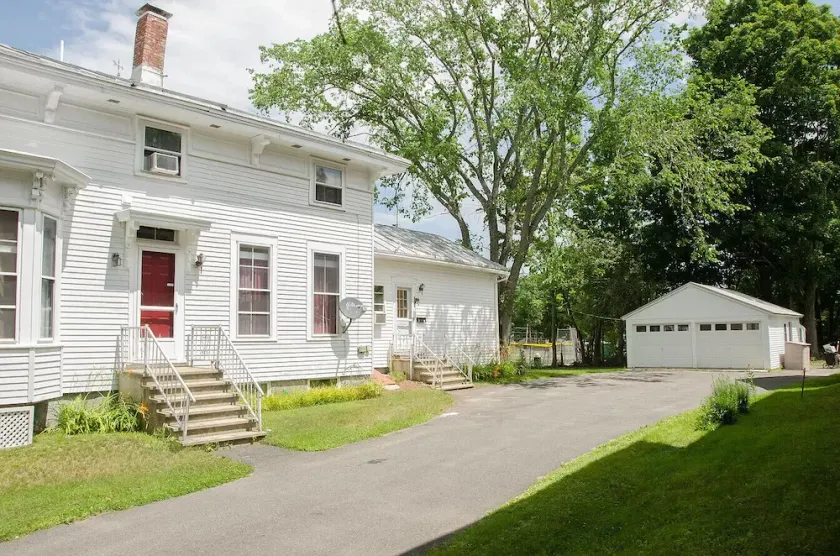 Village House, Sleeps 16, Free Parking, Walk to town, Mid-coast hub  - Image 1