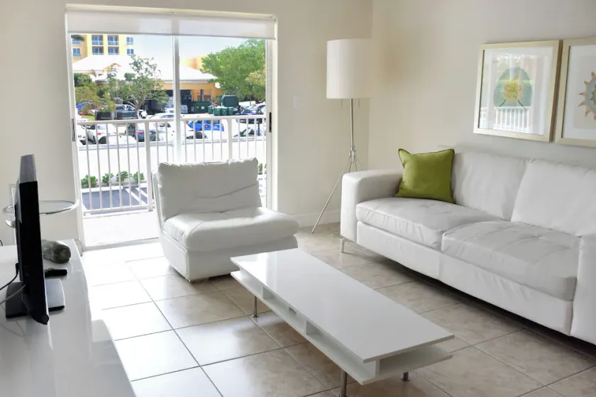 Awesome Key Biscayne Getaway! 2 Great Rooms, Beach Access, Pool, Free Parking - Image 1