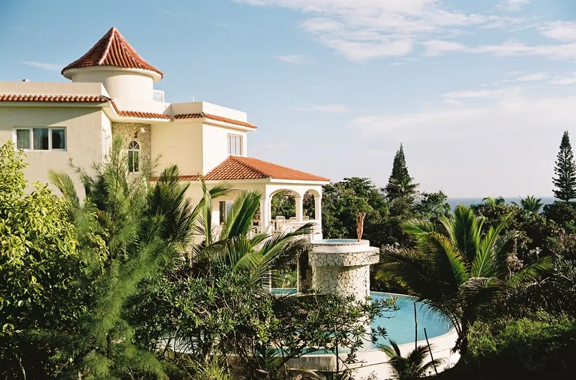 Ocean view, large pool, waterfall, cinema, gym, near the beach, STAFF INCLUDED. - Image 1