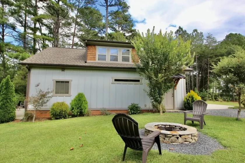 Bungalow on a 3 acre mini farm in beautiful Campobello SC - Image 1