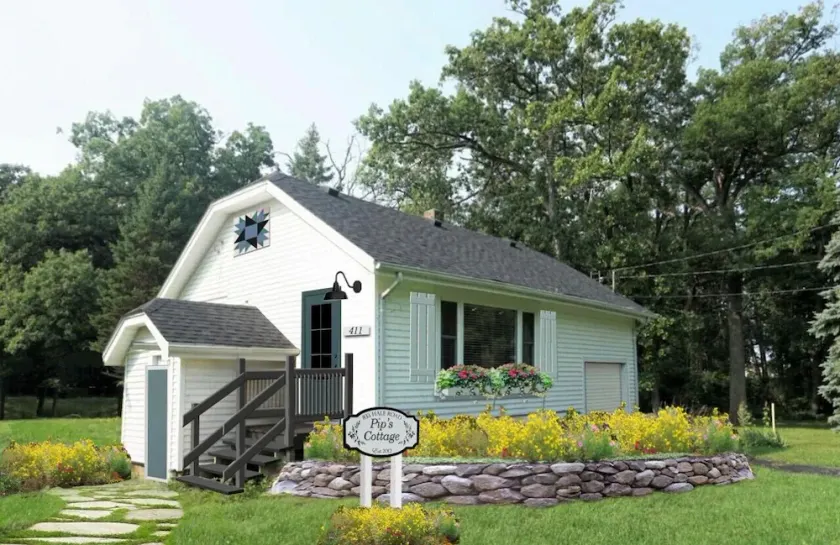 Cozy Delavan Lake Cottage - Walk to Beach/Boat Launch. 8 Minutes to Lake Geneva! - Image 1