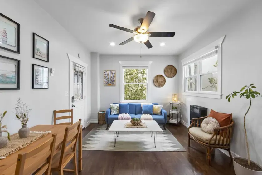 Unit 2 - B Ave Bungalows · Beachside 1/1, 5-10 Min Walk to Coronado Beach! - Image 1