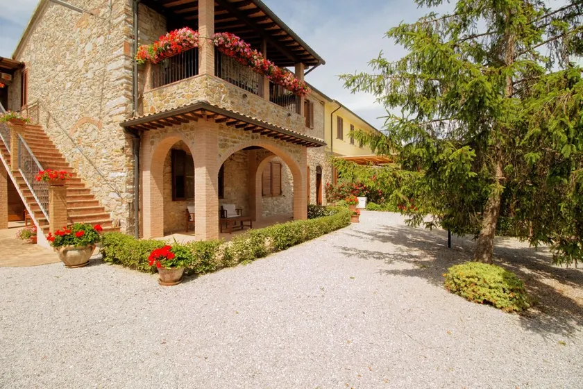 10 minutes from the sea! Apartment with swimming pool and veranda. - Image 1