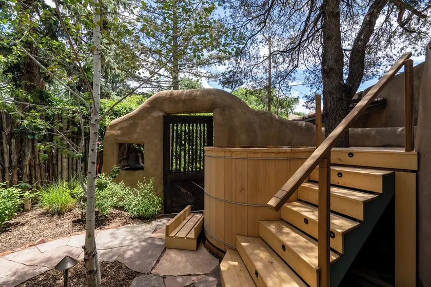 Historic Garden Retreat - Image 1