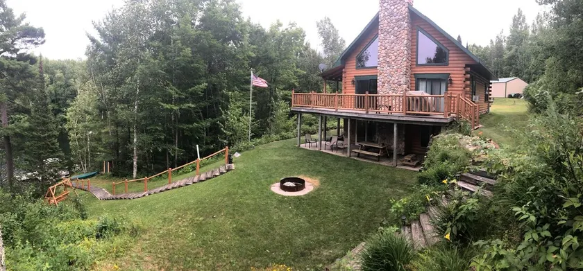 Log Cabin style lake house on Sea Lion Lake - Image 1