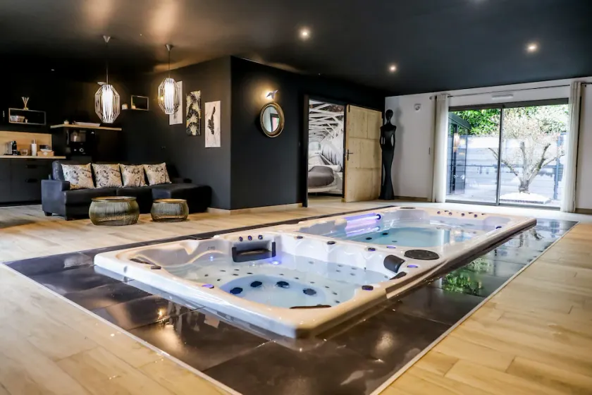 Villa, on private property: small pool, spa, sauna. Shared outdoor pool... - Image 1