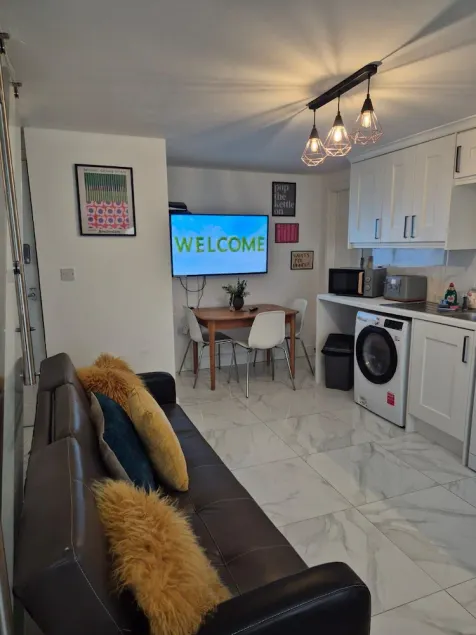 Private room in Little Bridgeford - Image 1