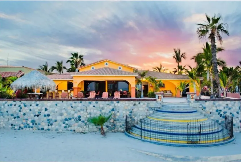 Beachfront Estate Sleeps 12!! Walk everywhere in Los Barriles with pool & spa - Image 1