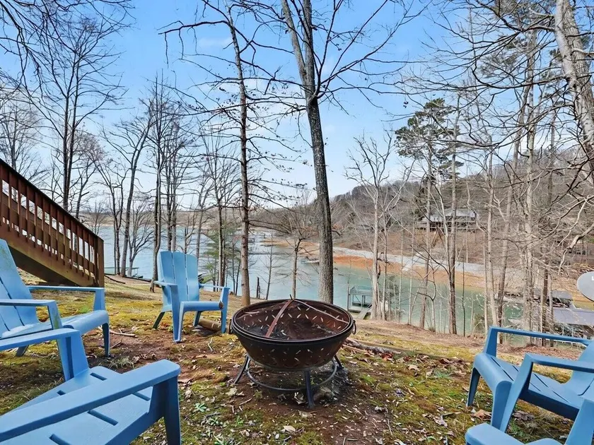 Lakefront Vacation Home, Covered Dock, Located in Big Creek - Image 1