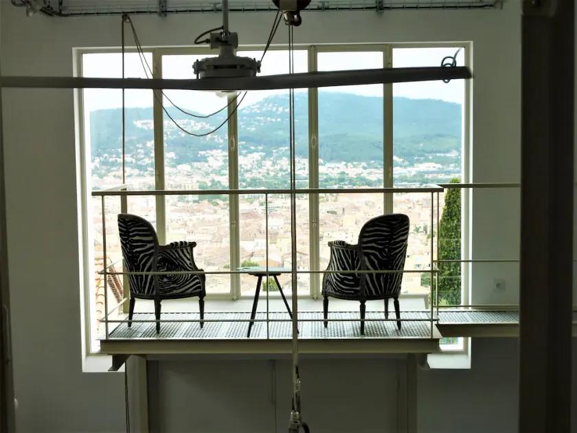 Spacious Loft, Exceptional View - Image 1