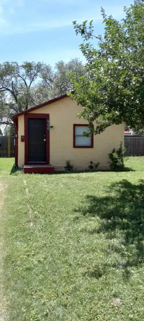 Spend the night in this blast-from-the past 1930's Shot Gun House - Image 1