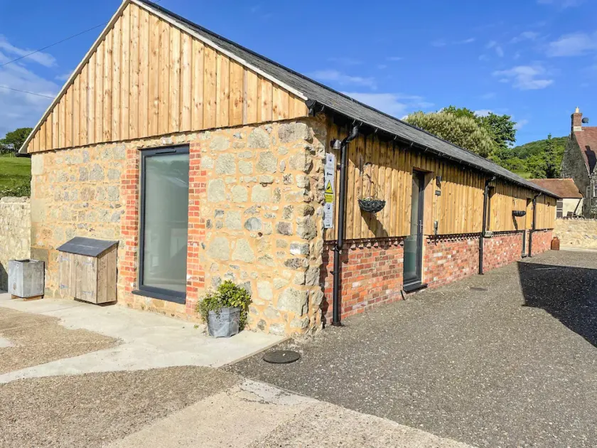 2 bedroom accommodation in Wroxall, near Ventnor - Image 1