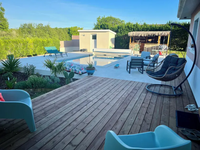 Beautiful, air-conditioned villa (garden + pool + pétanque + bar) - Image 1