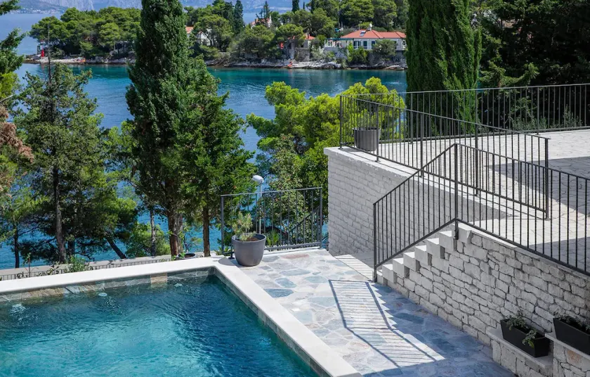Belle maison à Splitska - Image 1