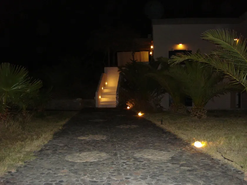 Villa-Hones Relax House- 3 andares-5 quartos-piscina-BBQ-2000q. m. acampamento - Image 1