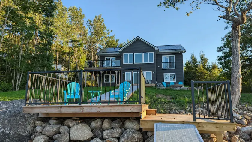 Beautiful Lakefront Home with 5 Bed/3 Baths, WiFi,  tons of amenities! - Image 1