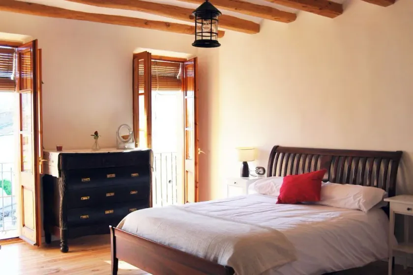Rural house with a patio and a barbecue. Perfect for families and pets. 1 hour from Barcelona - Image 1