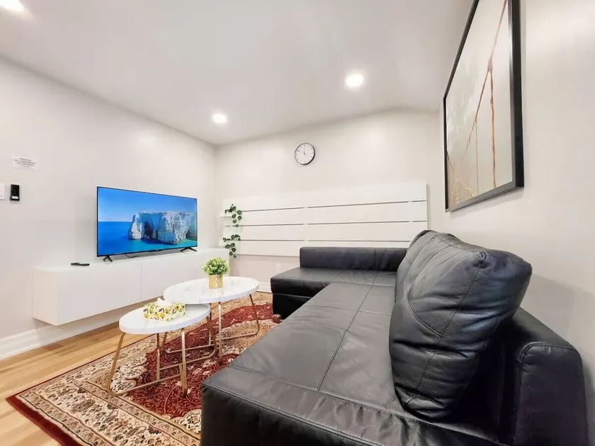 The Serene Haven Modern 2 Queen Bed Full Apartment - Image 1