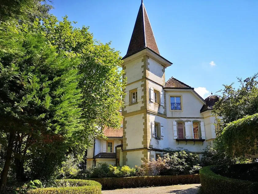 Historic Chateau Provides a Beautiful Wedding Venue in the Swiss Countryside - Image 1