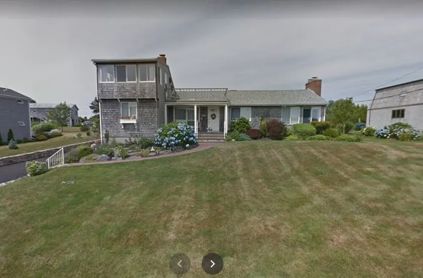 Little Compton: Sweeping ocean view, 5min walk 2 beach, big yard w/ patio, 4 BRs - Image 1