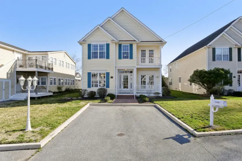 Luxury coastal living < 1 mile to Rehoboth Beach boardwalk and Dewey Beach! - Image 1