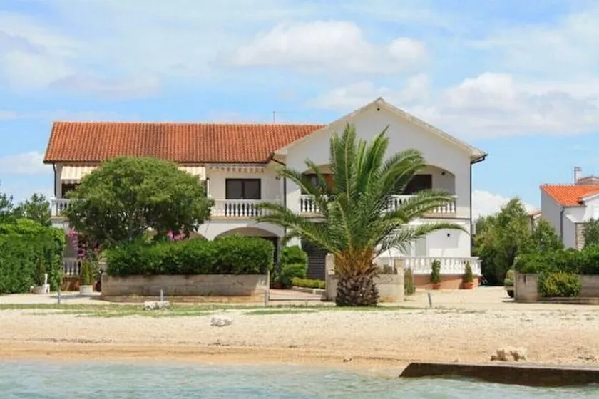 Apartment Lydia Bilan with swimming pool on the beach - Image 1