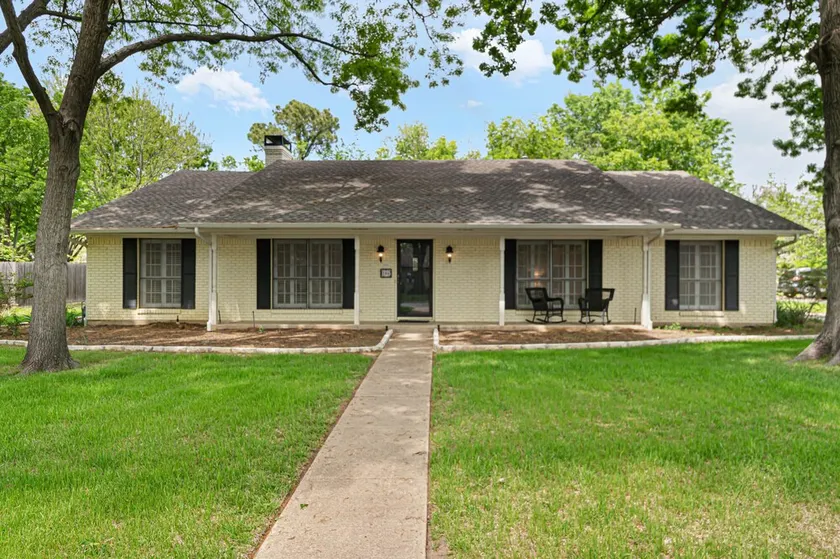 Family Friendly, Updated, Charming Home in North Denton - Image 1