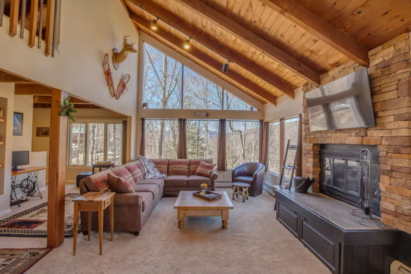 The Rustic Elk: A Serene & Picturesque White Mountain Retreat by Loon with A/C - Image 1