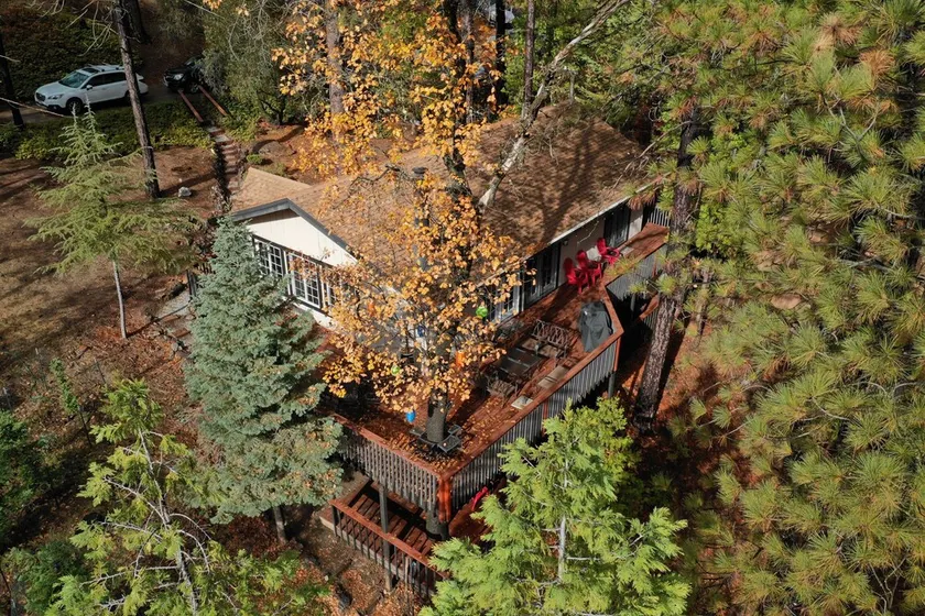 Magnifique maison au bord du lac près de Yosemite - Image 1