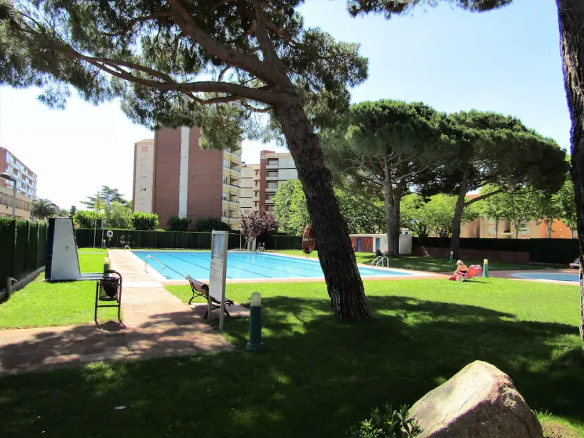 Maison ensoleillée idéalement située et grande piscine communautaire privée HUTG024304 - Image 1