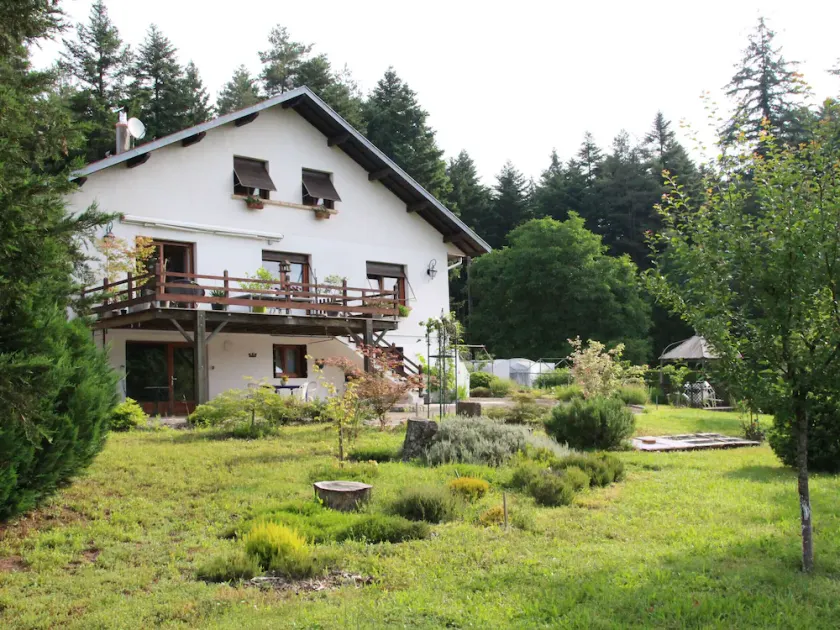 Gîte paisible en forêt avec terrasse, 4 personnes - Image 1