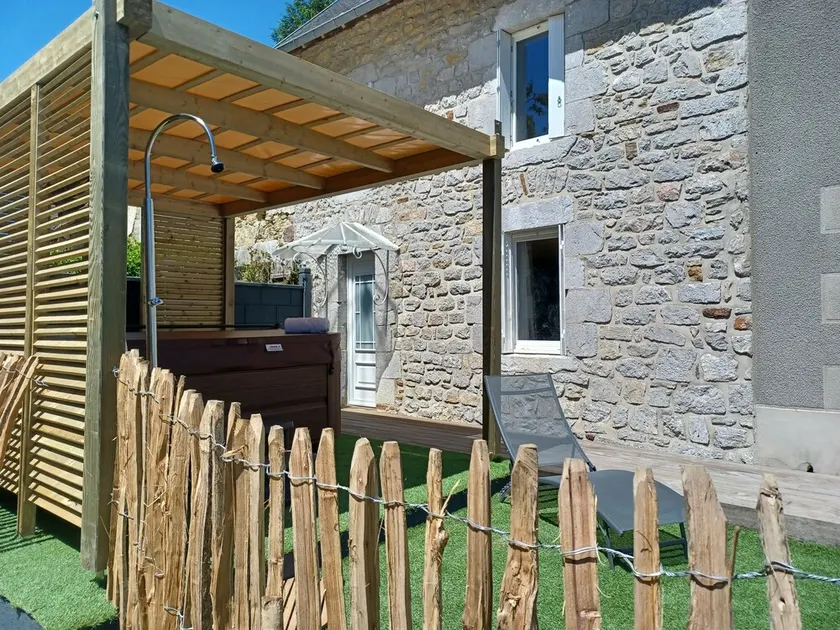 Stone house with jacuzzi 6 km from the beach. - Image 1