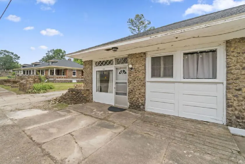 AV Bungalows #9A with Loft - Image 1