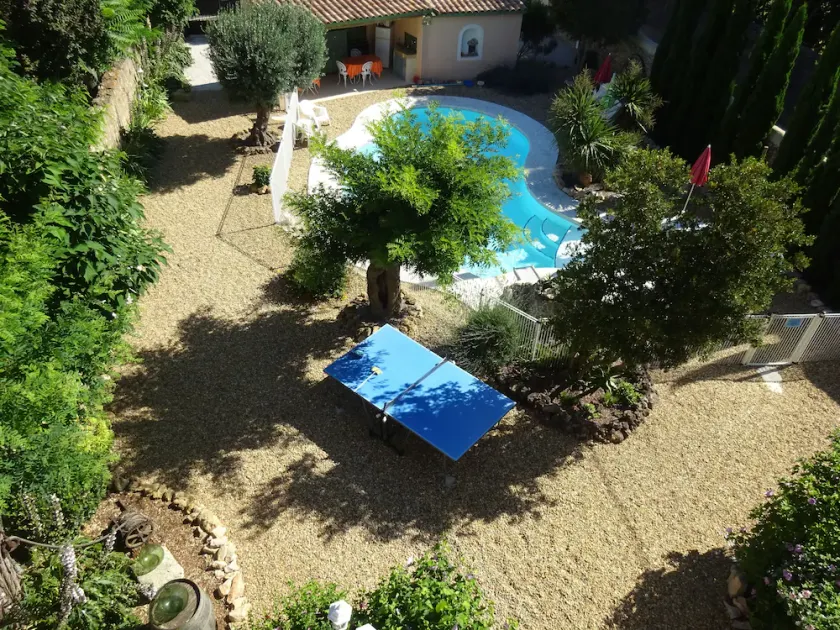 APARTAMENTO EN vieja mansión con piscina, parking y playas de 8 km - Image 1