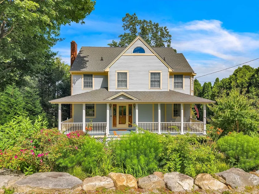 Charming Colonial in the Heart of Mystic: Walk to Downtown, Sleeps 8 - Image 1