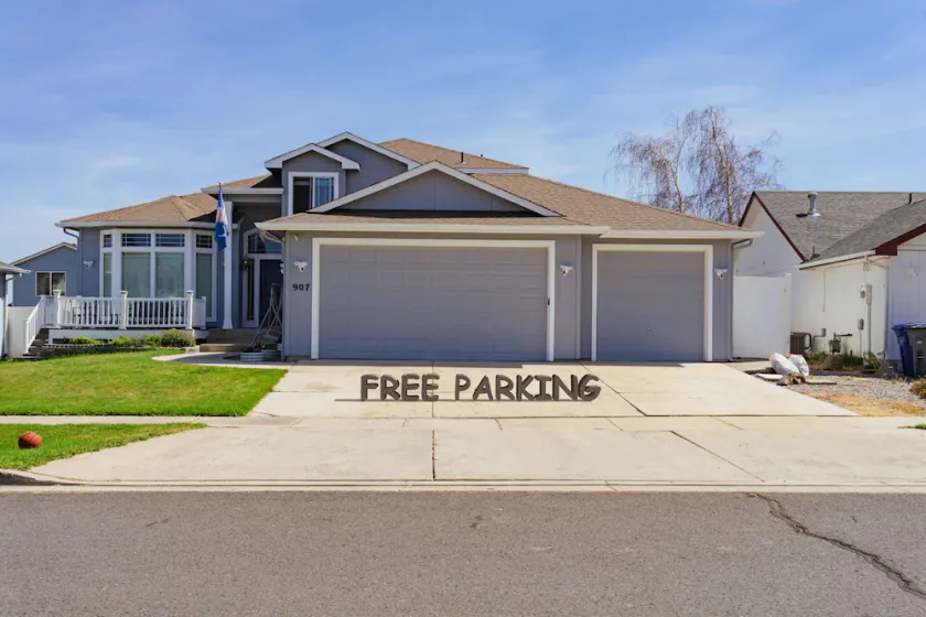 Family & Business • Minutes to Spokane Airport, • Fairchild AFB & Northern Quest - Image 1
