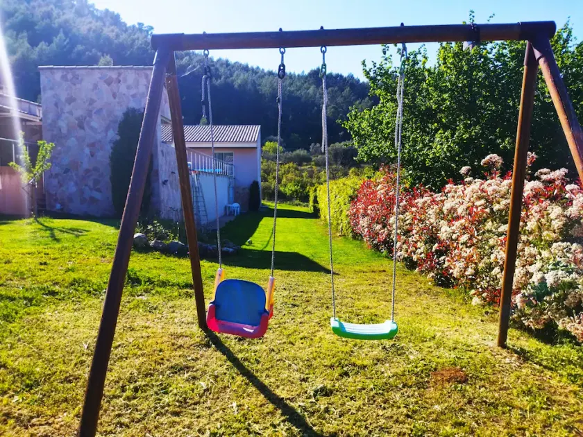 Dans le Var bas de villa plain- pied sur grand jardin avec entrée séparée - Image 1