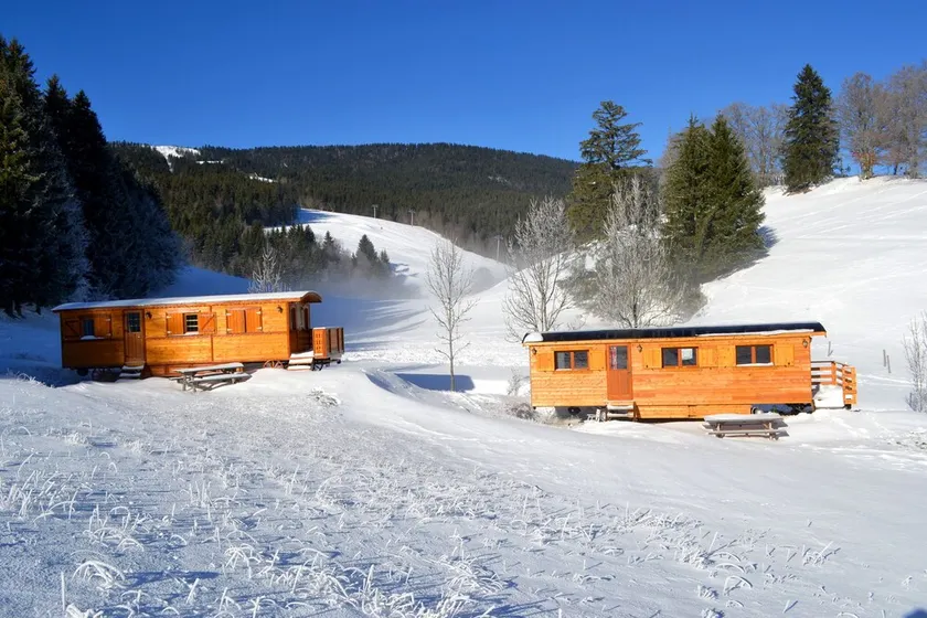 Location d'une roulotte en bois tout confort à la ferme sur le Vercors - Image 1