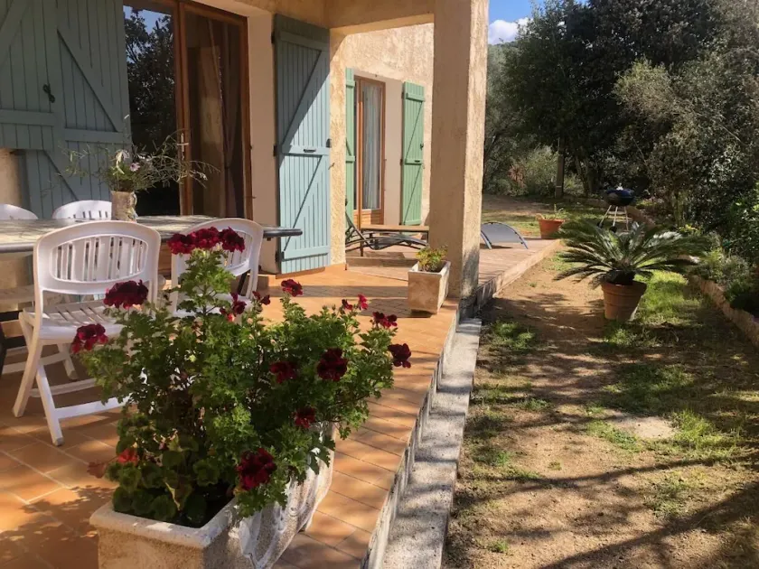 BEAUTIFUL APART. 80M² well equipped GROUND FLOOR VILLA with pleasant garden - Image 1