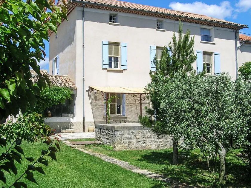 Mas between Avignon, the Luberon and Mont Ventoux, sleeps 10, swimming pool, garden - Image 1