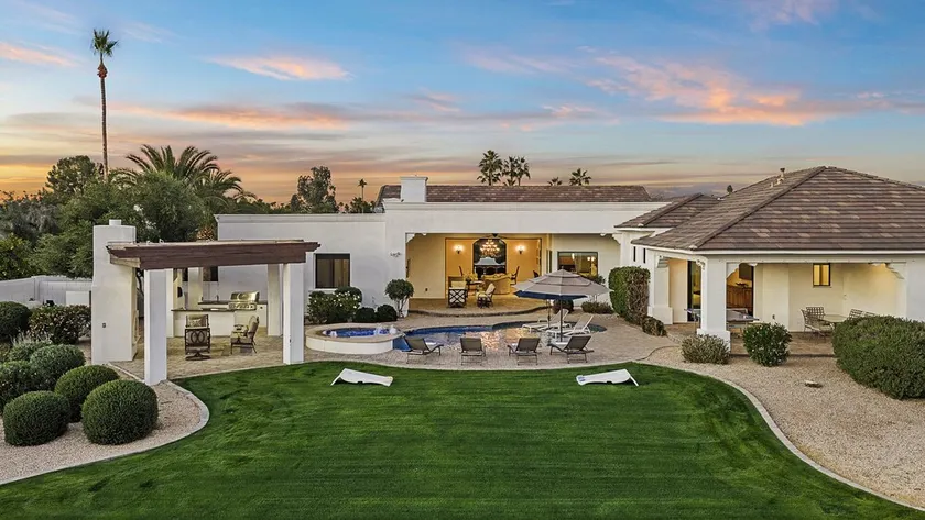 6BR Luxury Villa with Heated Pool, Spa, Pizza Oven & Mountain Views - Image 1